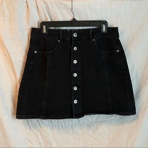 Black denim mini skirt American eagle size 6